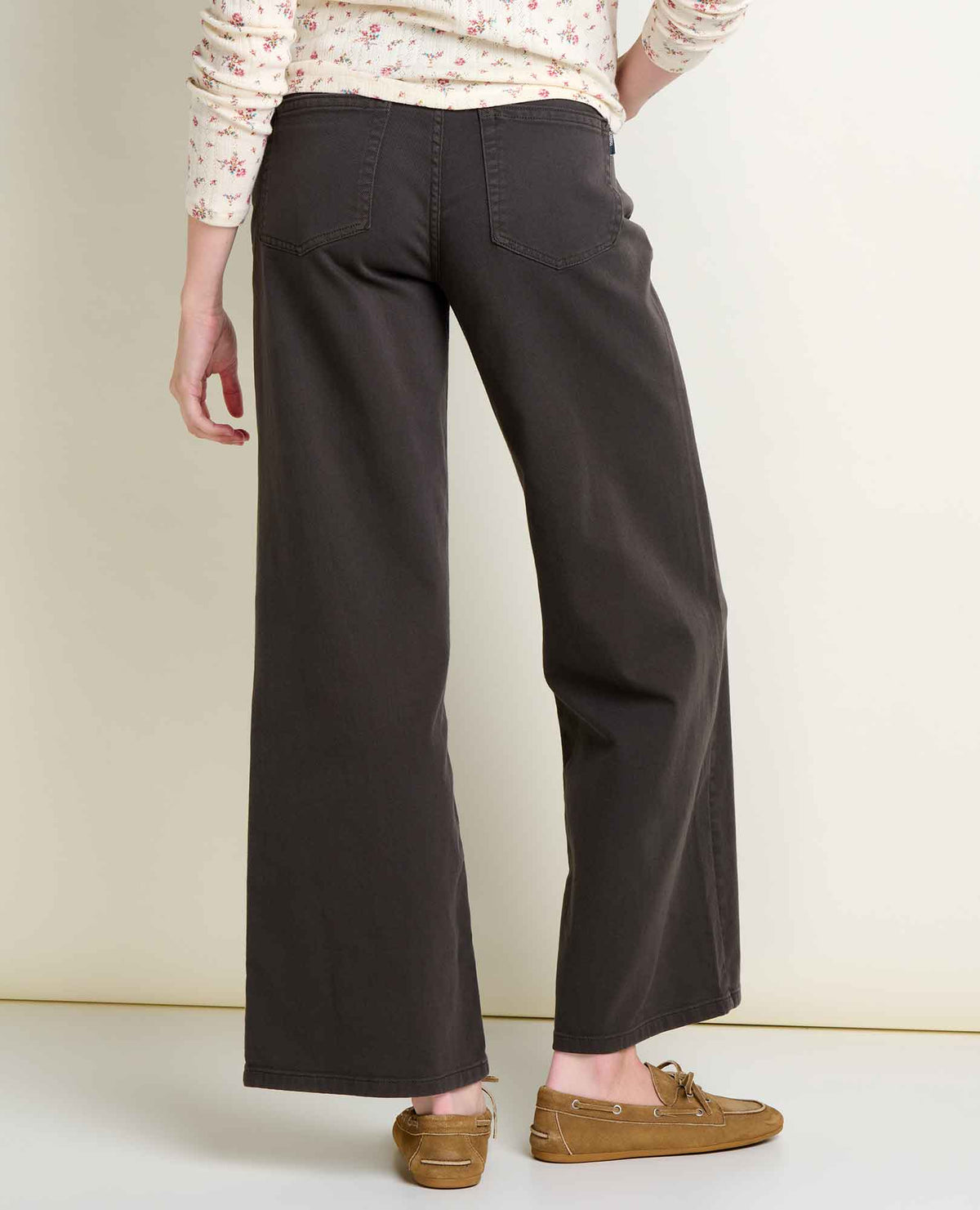 Toad and Co Tamarack women wearing wide leg jean in carbon colour.