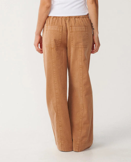 Rip Curl Bossa Nova Twill Wide Leg Pant the back of a woman wearing twill brown pants, there are 2 pockets on back