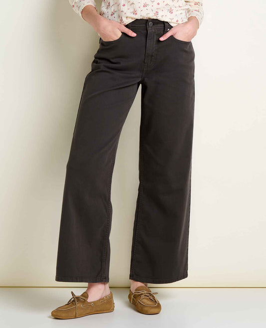 Toad and Co Tamarack women wearing wide leg jean in carbon colour.